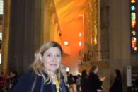 Article publicat a Flama, agencia Cristiana de notícies: Una passejada amb la guia Tate Cabré: “La Sagrada Família és el pantocràtor del romànic fet en tres dimensions”